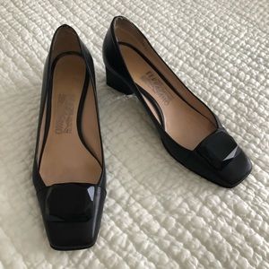 Salvatore Ferragamo black pumps 8AA
